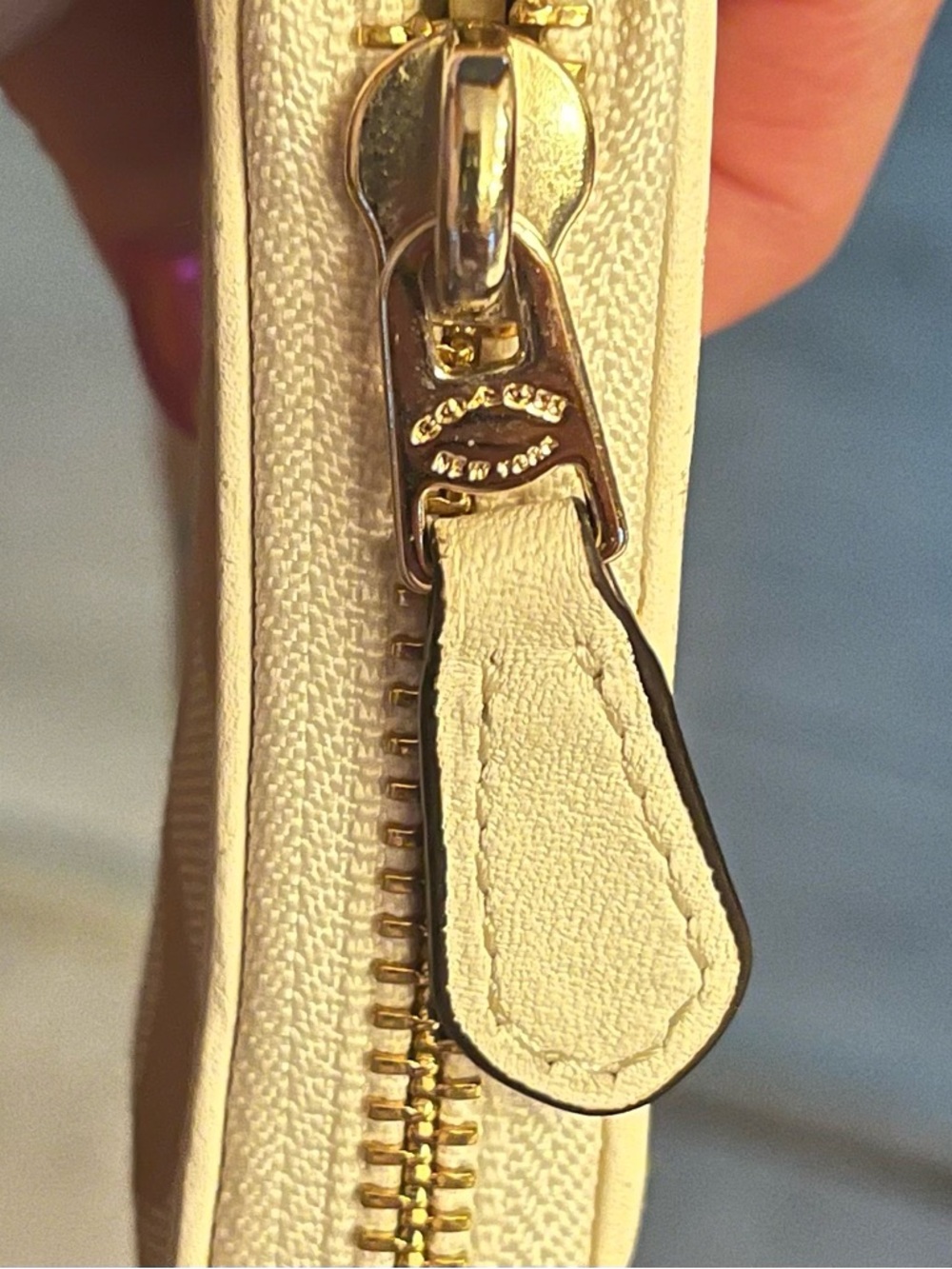 Jacquard Acc Zip
Around Wallet In
Khaki And Chalk - Picture 10 of 10